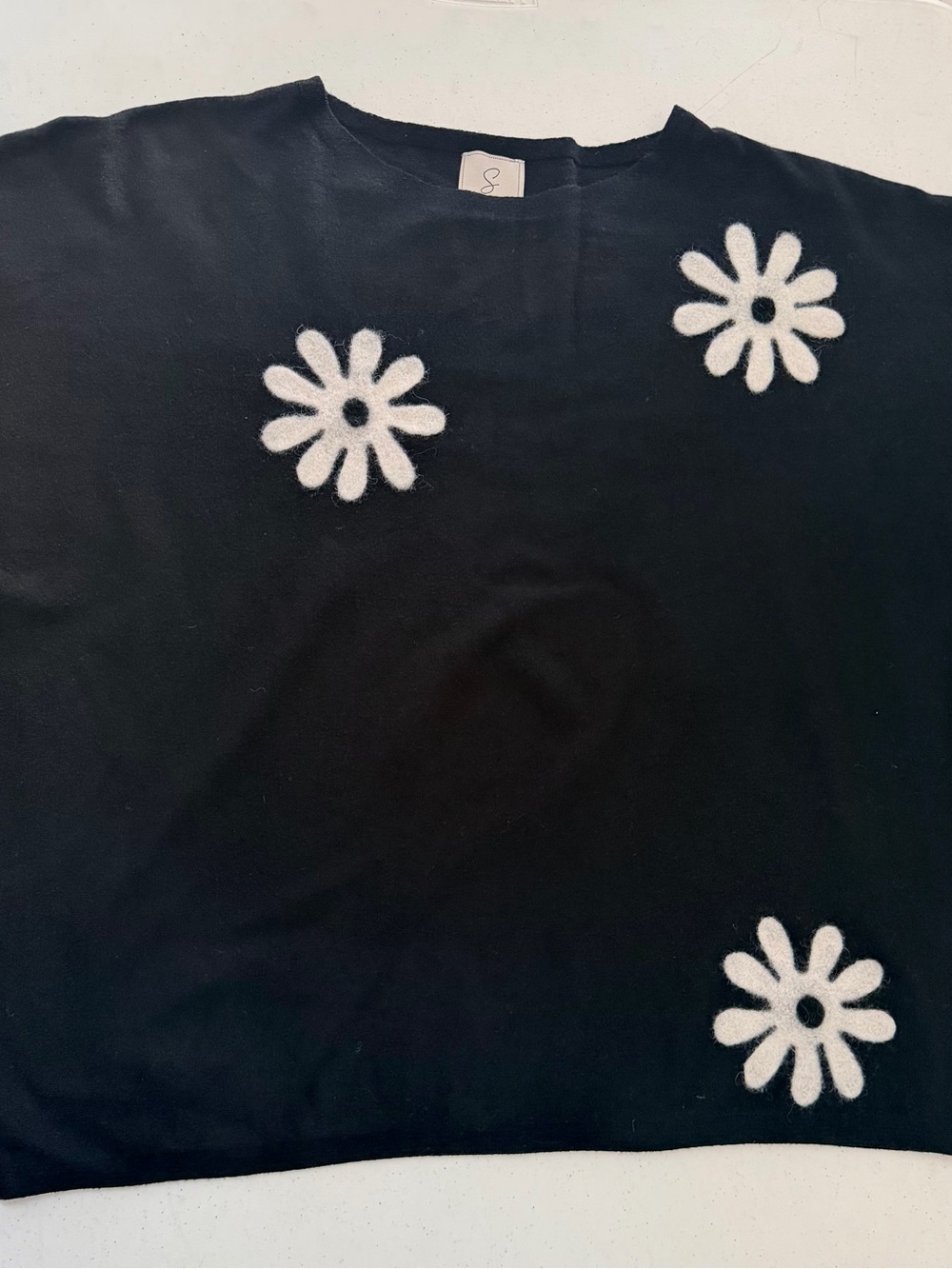 Sioni Daisy Applique Dolman Sleeve Knit Sweater Black Plus Size 1X EUC - Picture 6 of 10